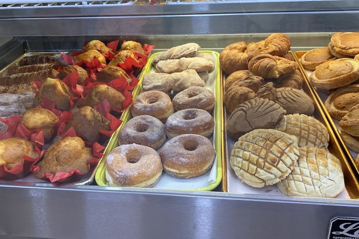 Reyna's Bakery — supplied business image