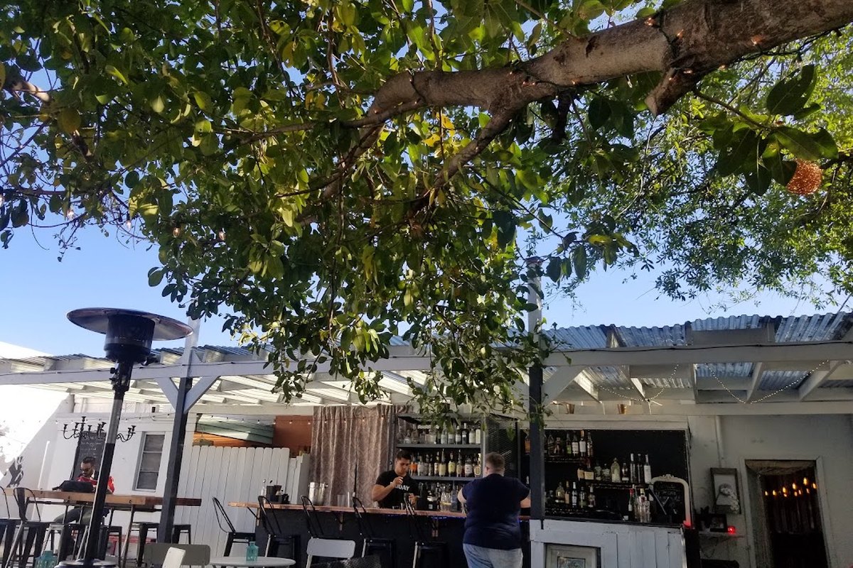 Pétanque - Burgers & Entertainment — supplied business image