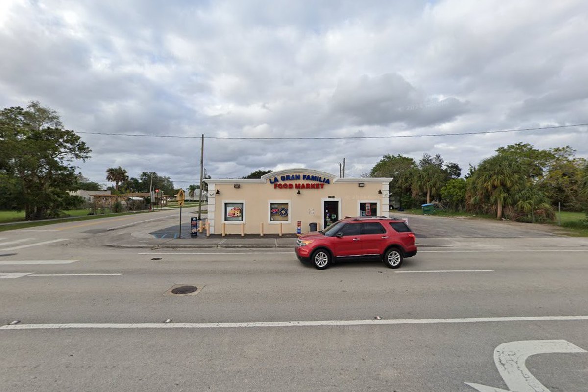 La Familia Fast Food WPB — supplied business image
